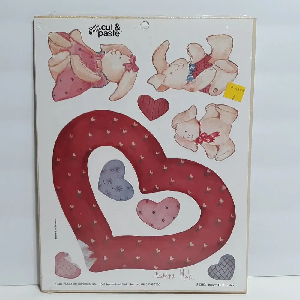 Vintage Apple Bits Wooden Wreath Craft Kit Hearts Bunnies Rabbits Decoration